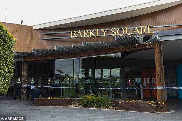 Der Barkly Square wurde nach der mutmaßlichen Messerstecherei am Montagmorgen von der Polizei abgesperrt