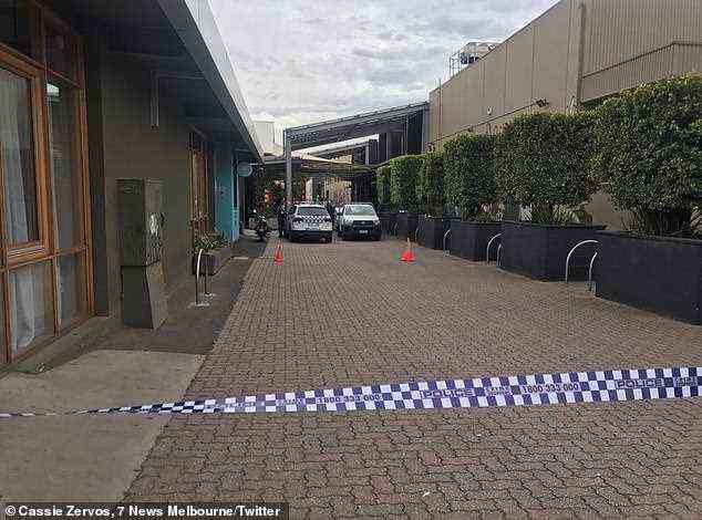Der Angreifer soll am Montag um 8 Uhr morgens in einem Einkaufszentrum Coles im Barkly Square in der Sydney Road in Brunswick die Käufer erstochen haben