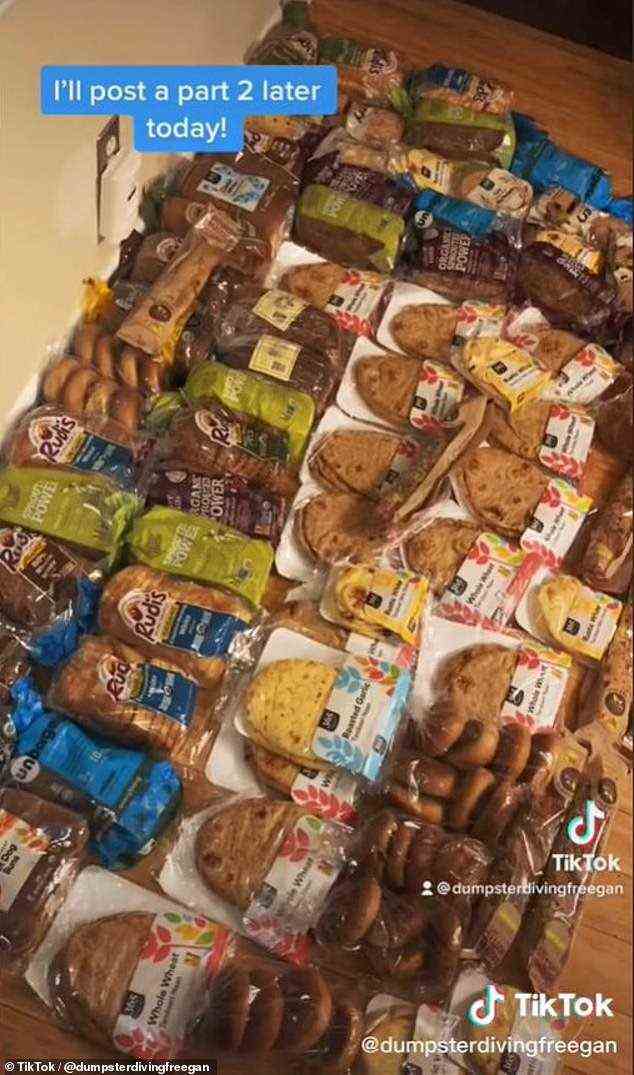 Sie fand fast 100 Packungen mit verschiedenen Brotsorten, darunter teure Bio-Laibe, Naan, Bagels und Baguettes