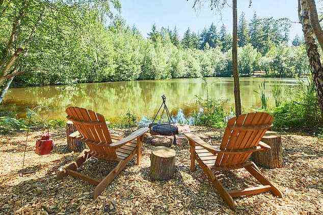 Der Campingplatz am See bietet alles, was Sie brauchen, um sich zu entspannen und sich mit der Natur zu verbinden, ohne auf Komfort zu verzichten.