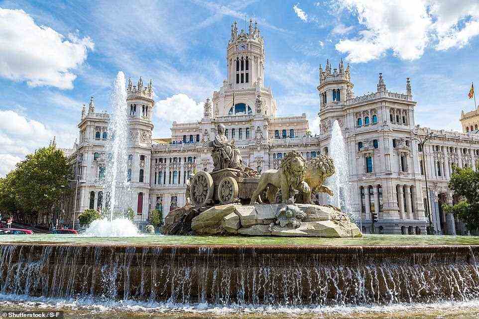 In Madrid sind die Preise um 12,6 Prozent gefallen, allein die Übernachtungskosten sind um 21 Prozent gesunken.  Abgebildet ist der Cibeles-Brunnen der Stadt