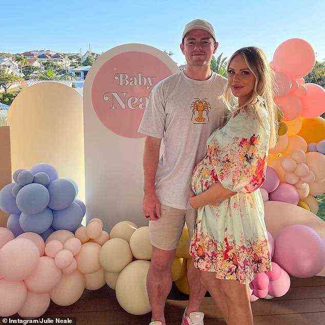 Es ist ein Mädchen!  Der AFL-Superstar Neale und seine Frau Julie (im Bild) begrüßten letzten Monat ihr erstes gemeinsames Kind