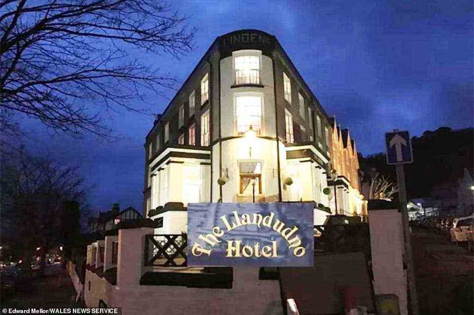 Das Llandudno Hotel an der Küste von Nordwales wurde von TripAdvisor-Bewertern verwüstet und wird für weniger als den Preis einer Ein-Zimmer-Wohnung in London erhältlich sein