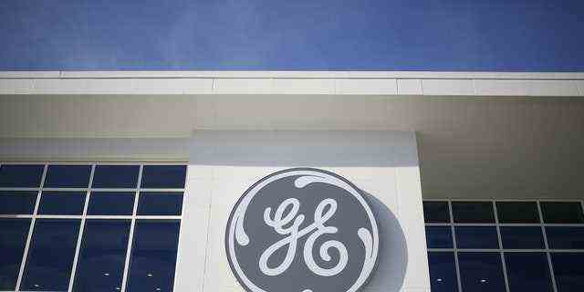 Die Beschilderung wird am Dienstag, den 10. Januar 2017 vor dem Energiewerk von General Electric Co. (GE) in Greenville, South Carolina, USA, angezeigt. Die Gewinnzahlen von General Electric Co. werden voraussichtlich am 20. Januar veröffentlicht. Fotograf: Luke Sharrett/ Bloomberg über Getty Images