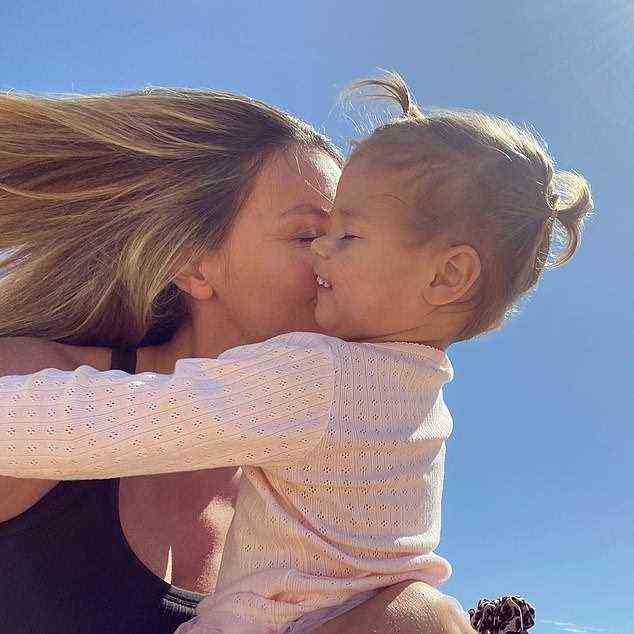 Öffnen des Familienalbums: Jennifer hat kürzlich eine Reihe von Fotos und Videos von der zweiten Geburtstagsfeier ihrer Tochter Frankie geteilt