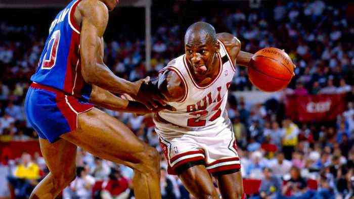 Michael Jordan bewacht von Dennis Rodman von den Detroit Pistons