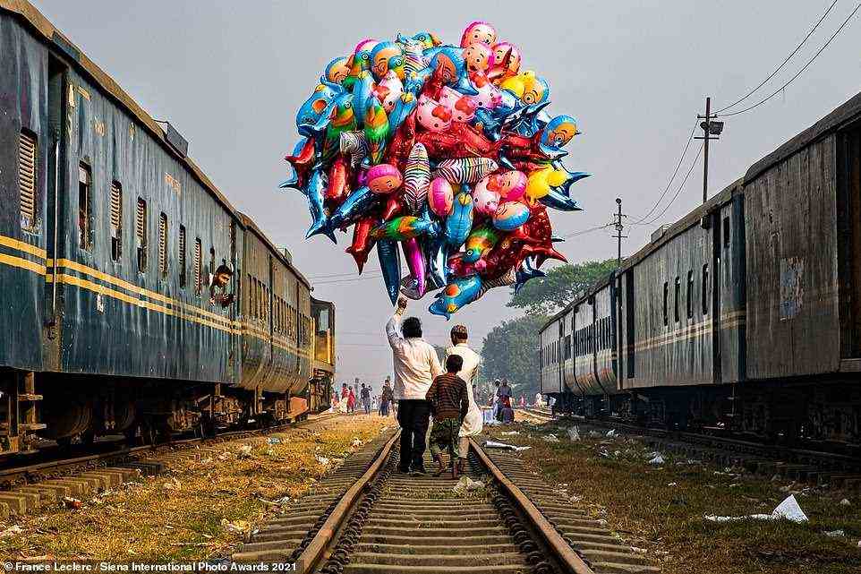 The Bishwa Ijtema, an annual gathering of Muslims that attracts about five million pilgrims, is a three-day affair in Bangladesh held in Tongi, a small town by the banks of the River Turag, in the outskirts of Dhaka. This eye-catching picture of a balloon-seller at the station after the arriving pilgrims had left was given an honorable mention in the Journeys & Adventure category