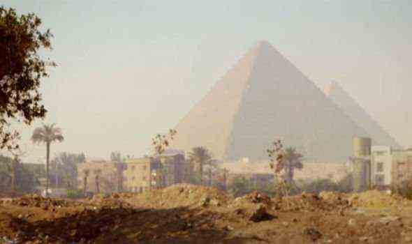 Verschmutzung: Heute sind die Pyramiden durch den Smog von Gizeh dunkel und diesig