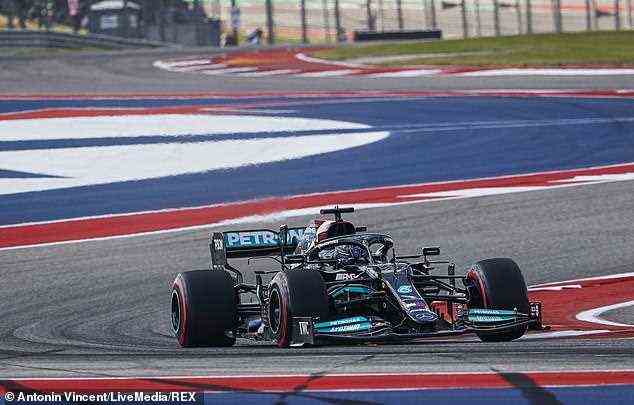 Hamilton (oben) beendete eine lebhafte zweite Session als Drittschnellster für Mercedes beim US Grand Prix