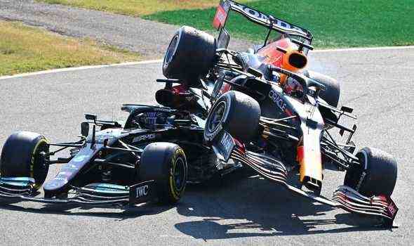 Lewis Hamilton-Crash