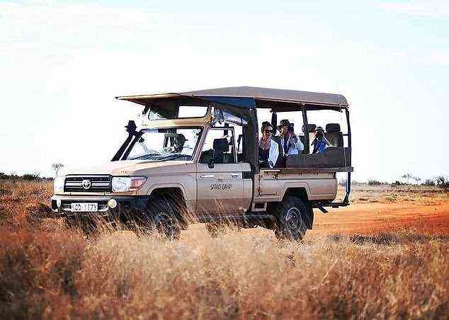 Satao Camp-Besucher auf einer Safari-Reise.  Graham sagt, dass die Tsavo-East-Elefanten 