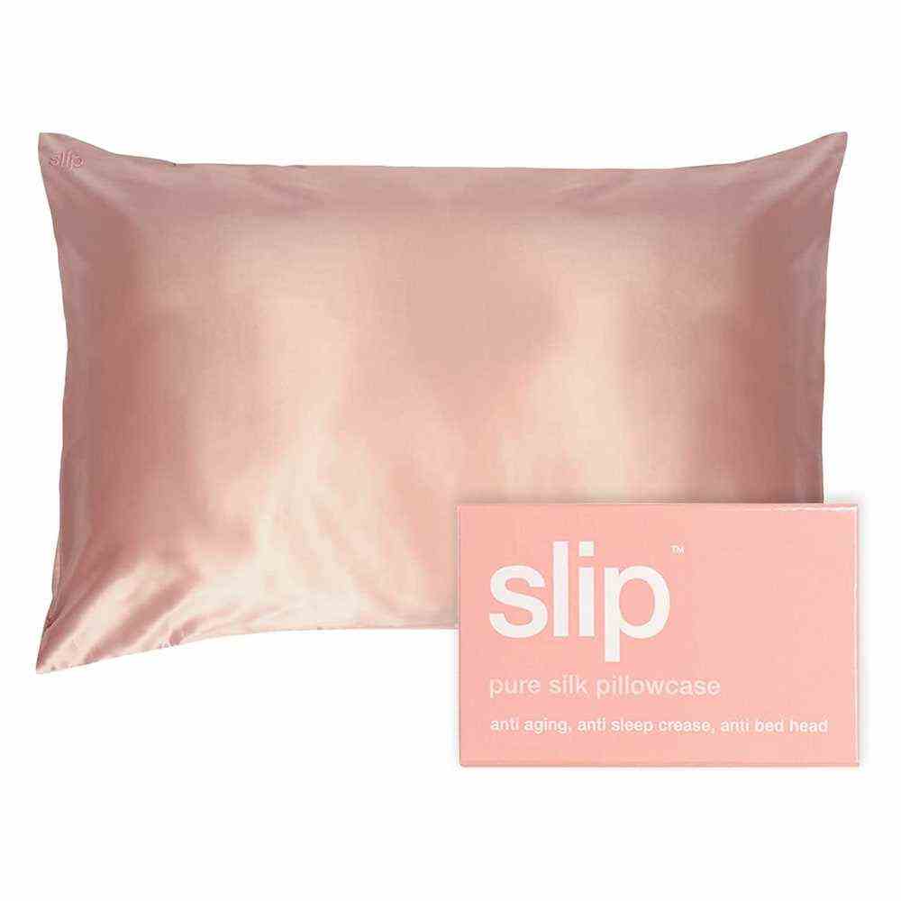 Pink Slip Silk Kissenbezug und Box auf weißem Hintergrund