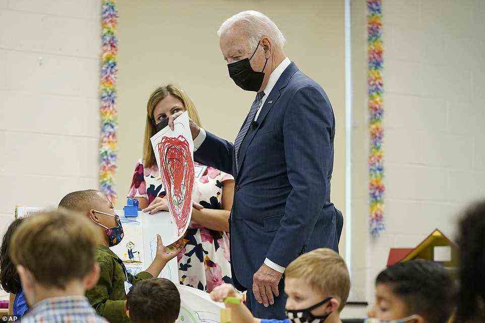 Die Kinder haben Präsident Biden auch eine Zeichnung geschenkt