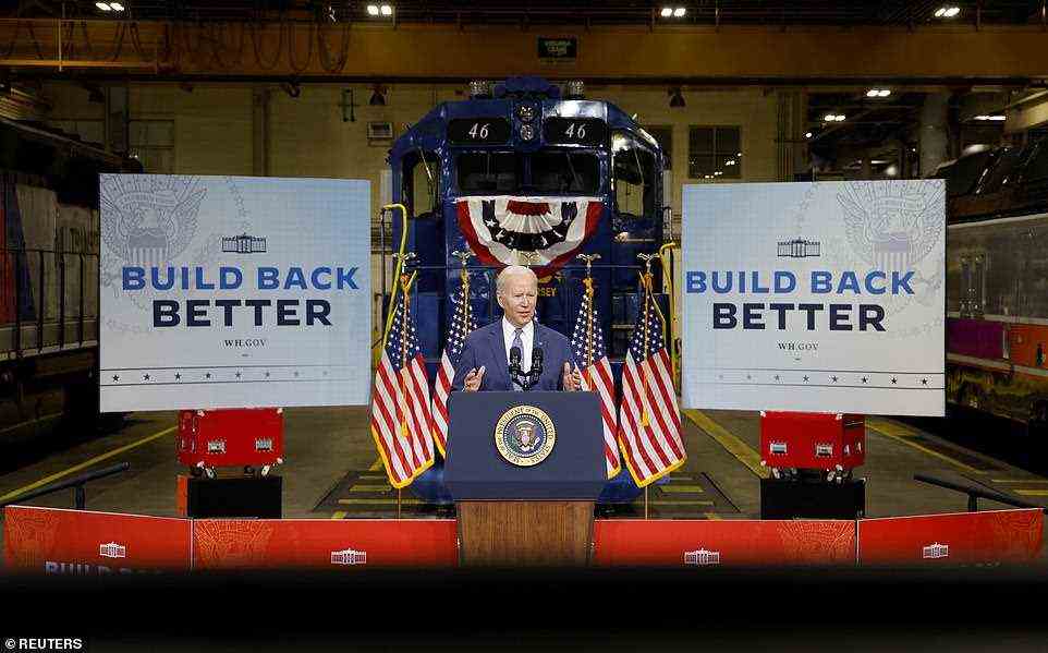 Biden sprach über seine Build Back Better-Agenda im NJ TRANSIT Meadowlands Maintenance Complex in Kearny, NJ