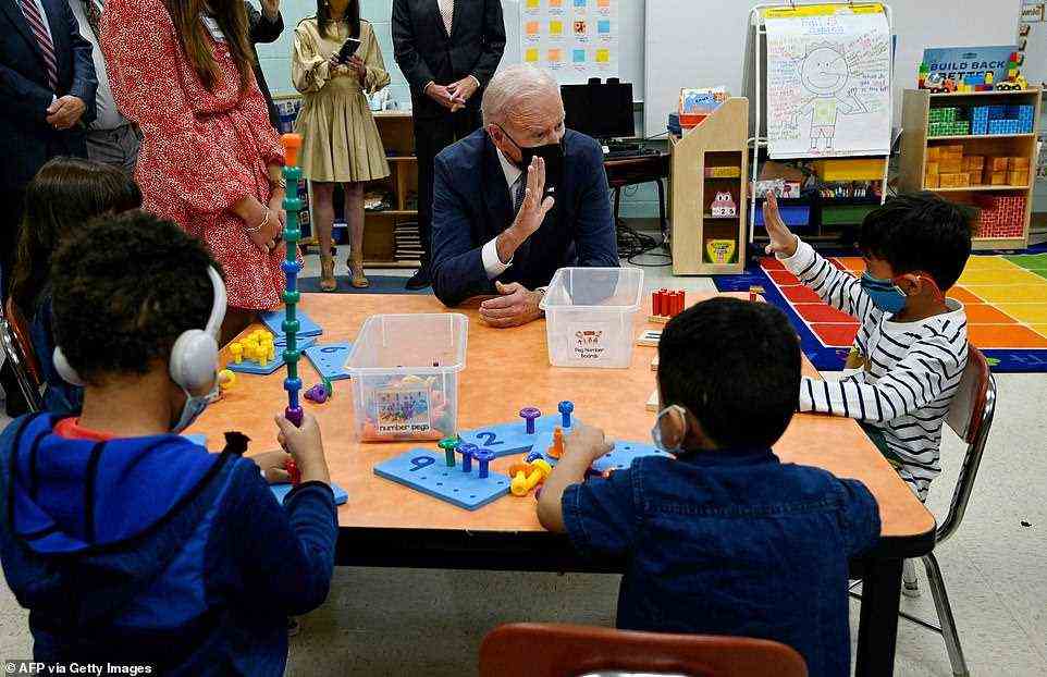 Präsident Biden schloss sich den Kindern bei ihrem Spiel an, um zu versuchen, mit ihnen in Kontakt zu treten
