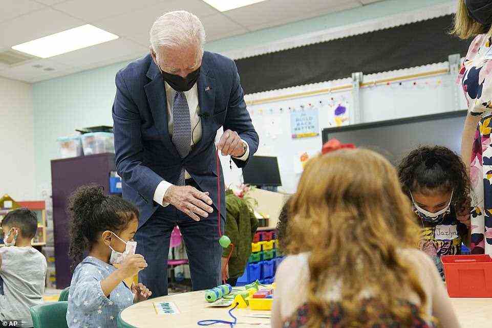 Präsident Biden hat sich den Kindern bei ihrem Spiel angeschlossen
