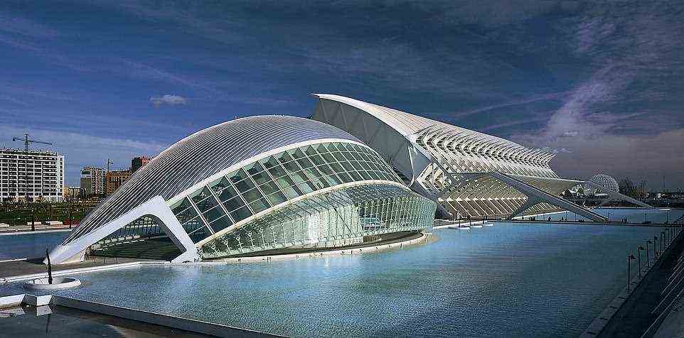 Futuristisch: Die Stadt der Künste und Wissenschaften verfügt über ein Wissenschaftsmuseum und ein Opernhaus, entworfen von Valencias Stararchitekt Santiago Calatrava