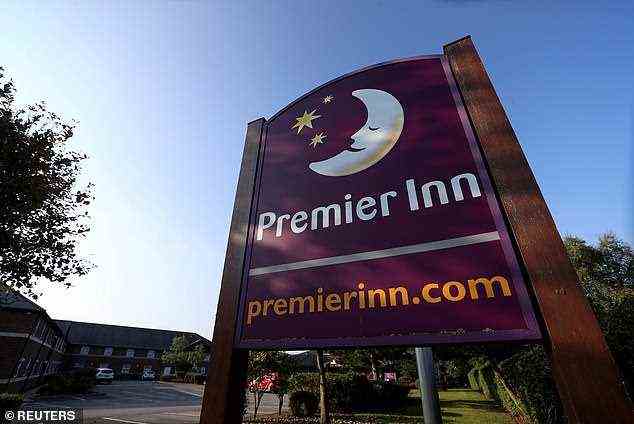 Der Besitzer von Premier Inn, Whitbread, kletterte nach einer stärker als erwarteten Erholung nach dem Ende der Sperrung um 4,4 Prozent oder 138 Prozent auf 3293 Prozent
