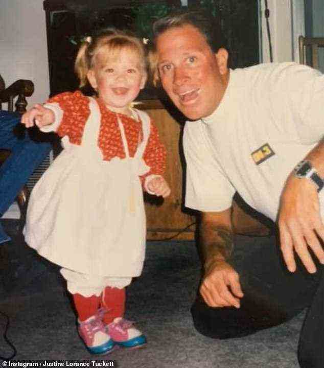 Verbrechen: Lorance (im Bild mit seiner Tochter) wurde wegen Mordes ersten Grades zu einer Gefängnisstrafe verurteilt, nachdem er 1999 seinen Stiefvater ermordet hatte