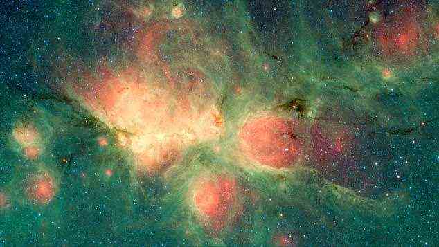 Dieses Bild von Spitzer zeigt den Katzenpfotennebel, der nach den großen, runden Merkmalen benannt ist, die den Eindruck eines Katzenfußabdrucks erwecken.  Der Nebel ist eine Sternentstehungsregion in der Milchstraße im Sternbild Skorpion