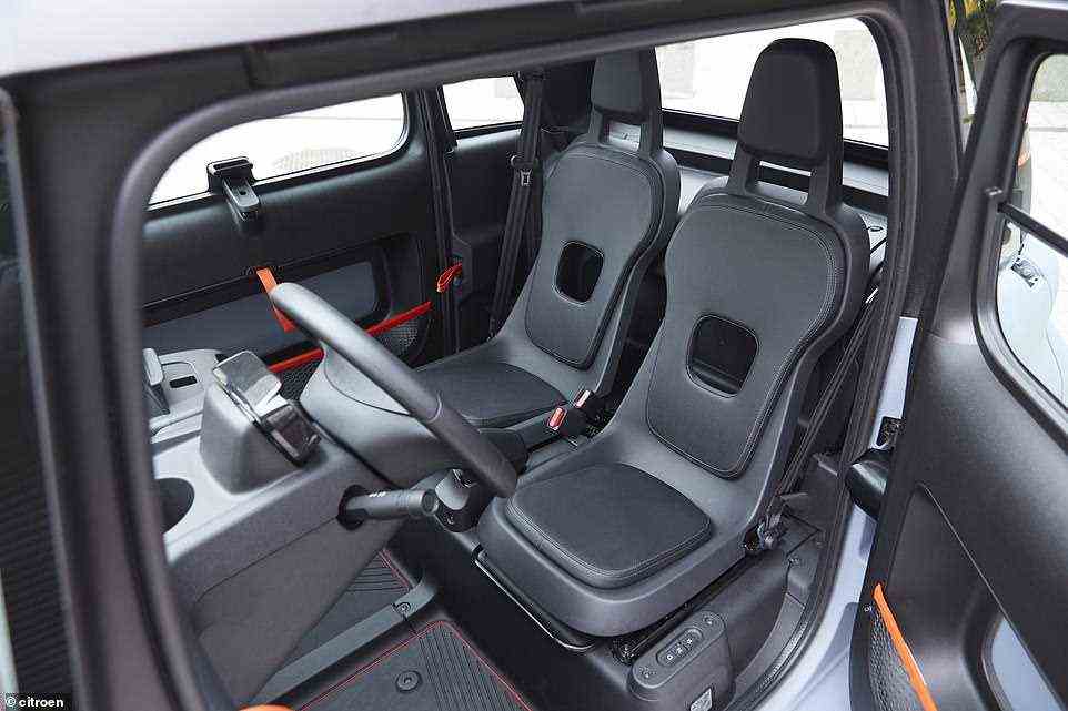 The conventional Ami passenger car has two seats and very little in storage space. Removing the weight of the passenger seat in the Cargo commercial vehicle adds around 4 miles of range
