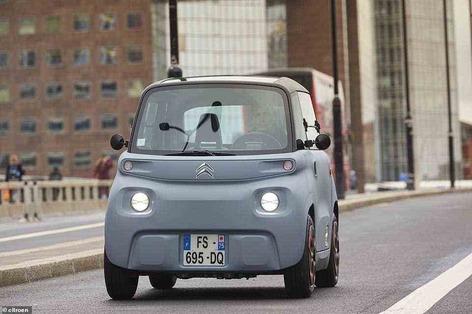 The Ami Cargo is based on this, the conventional Ami electric car. Technically speaking, it actually qualifies as a quadricycle, which means 16-year-old drivers can take the wheel in the UK. It will also be sold in Britain from next year, with 1,400 customers already reserving one with a £250 deposit
