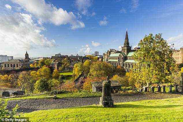 Glasgows grüne Szene: Der Nekropolis-Hügel der Stadt, der von seinem Gipfel aus einen großartigen Blick auf die Kathedrale von Glasgow bietet