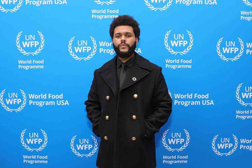 WEST HOLLYWOOD, KALIFORNIEN - 7. OKTOBER: The Weeknd nimmt am Welternährungsprogramm der Vereinten Nationen teil und begrüßt The Weeknd als Botschafter des guten Willens am 07. Oktober 2021 in West Hollywood, Kalifornien.  (Foto von Rich Fury/Getty Images für das UN-Welternährungsprogramm)