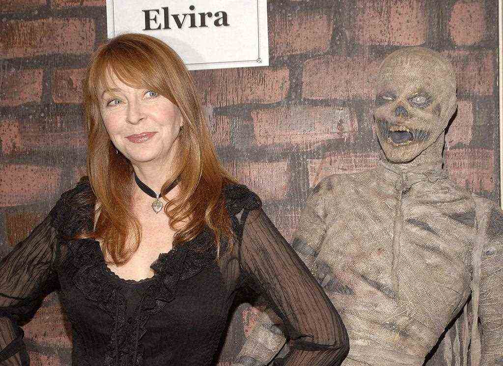 Cassandra Peterson als Elvira