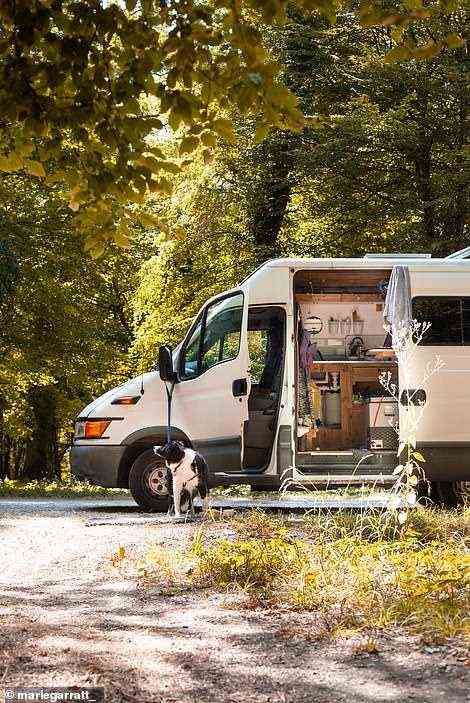 The couple completely renovated the van using high-quality materials, spending around £5,073 (€6,000) in total