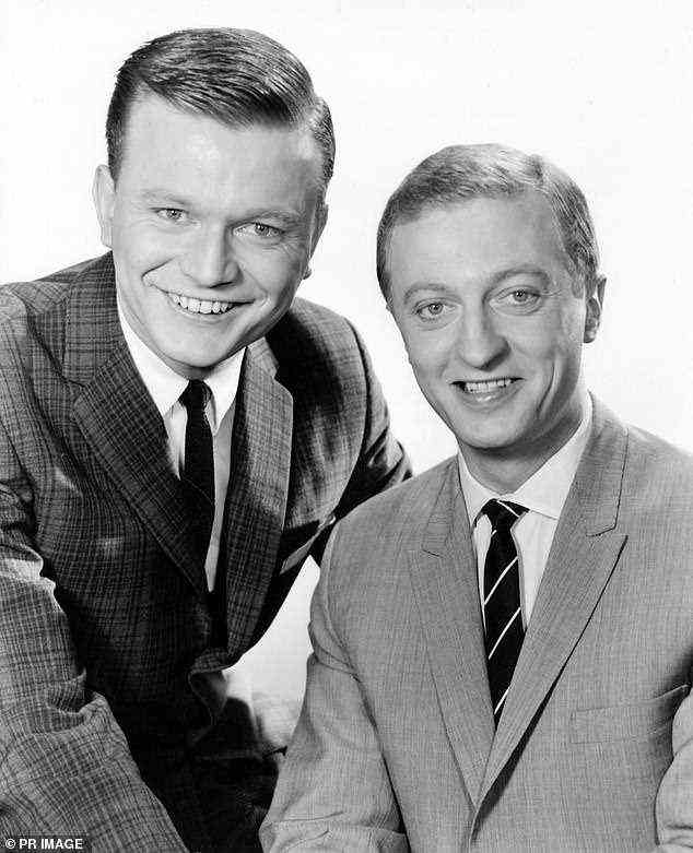 Newton (links) schloss Ende der 50er Jahre eine Freundschaft und Partnerschaft mit Graham Kennedy (rechts), die jahrelang andauern sollte
