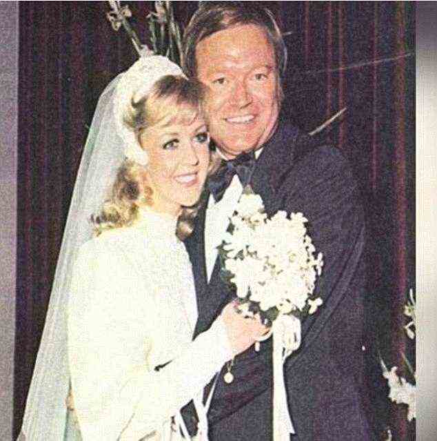 Bert heiratete 1974 seine Frau Patti in der Pfarrkirche St. Dominic in Camberwell, was zu einer der größten australischen Promi-Hochzeiten des Jahrzehnts wurde