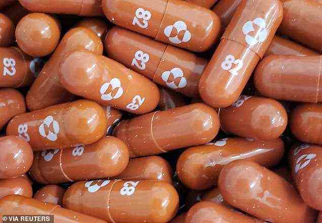 Die antivirale Pille von Merck könnte ein „Game-Changer“ sein, da das erste Covid-Medikament keine Nadeln oder intravenösen Infusionen erfordert.  Im Bild: Mercks Pillen, auf einem von der Firma veröffentlichten Foto
