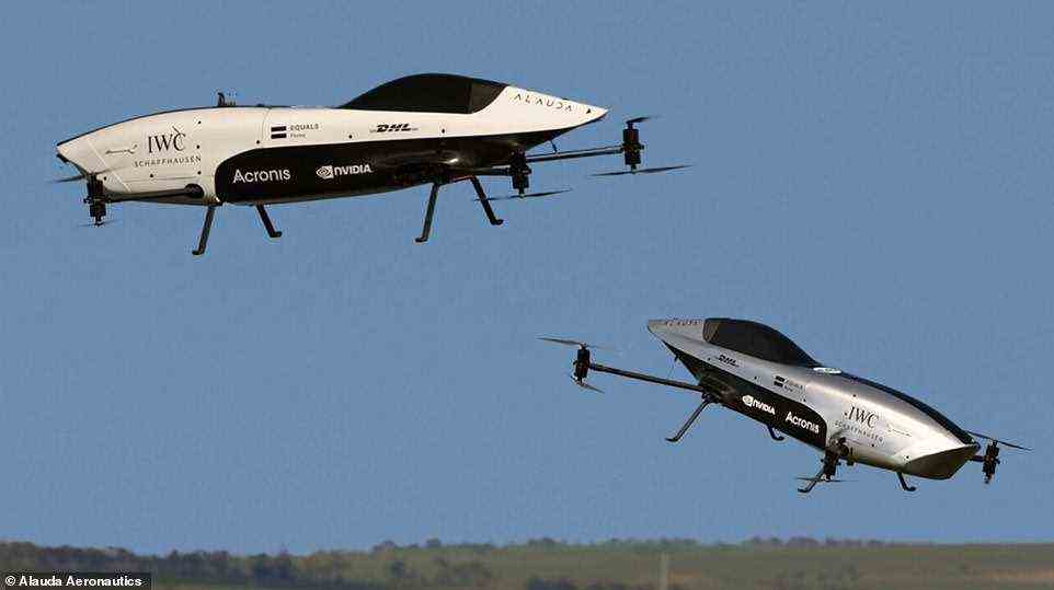 Alauda Aeronautics, der Schöpfer und das technische Team von Airspeeder, der weltweit ersten Rennserie für fliegende Elektroautos, hat einen gemeinsamen Testflug mit zwei der Fahrzeuge gemacht