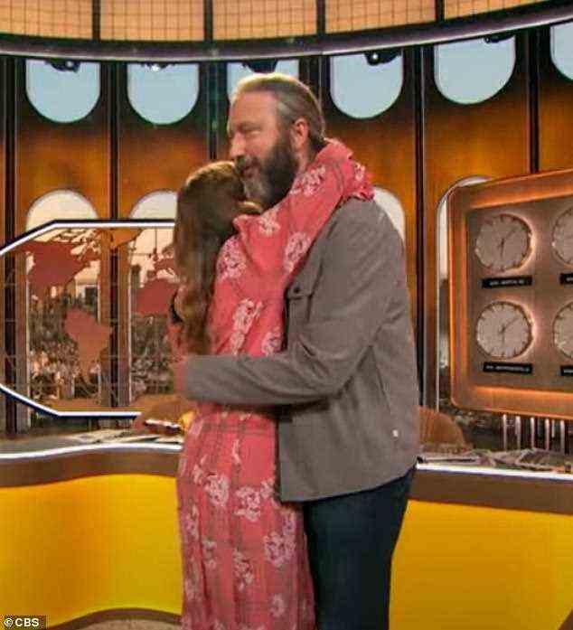 Umarmung: Der Produzent und Moderator der Drew Barrymore Show Drew Barrymore umarmte ihren Ex-Mann #2 Tom Green zum ersten Mal 