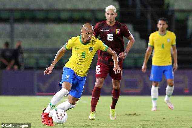 Fabinho ist mit Brasilien im Länderspiel, das 35 Stunden vor dem Anpfiff von Liverpool in Watford gegen Uruguay spielt