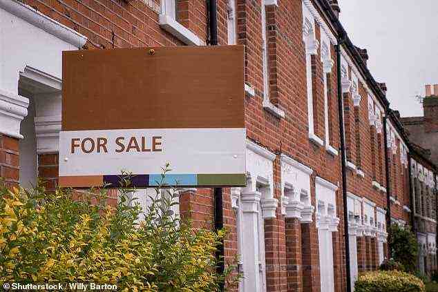 Der typische Angebotspreis für ein Eigenheim ist in allen Regionen Großbritanniens sprunghaft angestiegen und liegt jetzt bei einem nationalen Durchschnitt von 344.445 £.  Dies entspricht dem Immobilienpreisindex von Rightmove
