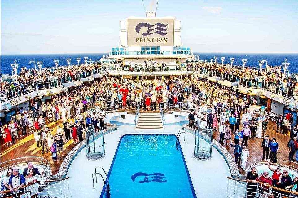 Jetzt alle zusammen: Princess Cruises brach einen Rekord, als 1.443 Paare ihre Gelübde bekräftigten