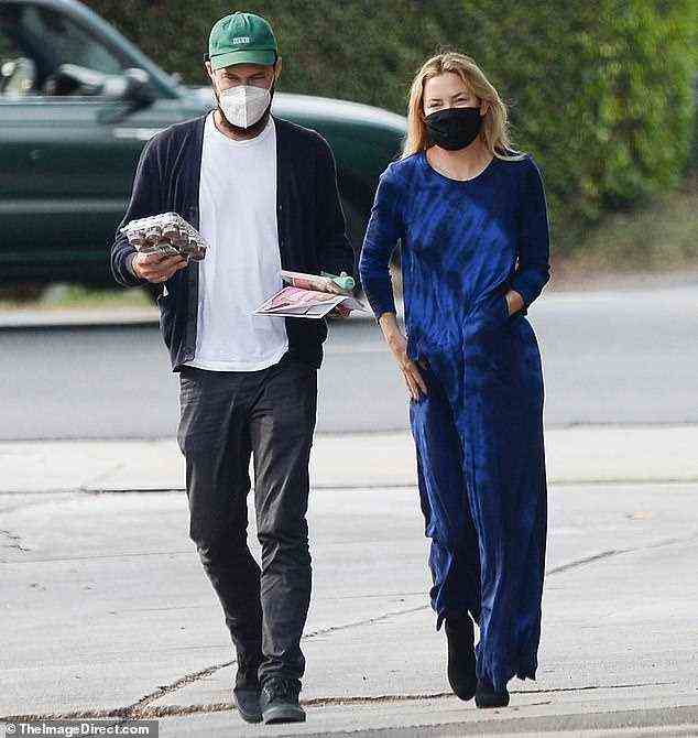 Ein ungezwungener Tag: Kate Hudson und Danny Fujikawa besuchten am Montagnachmittag einen Freund in Los Angeles