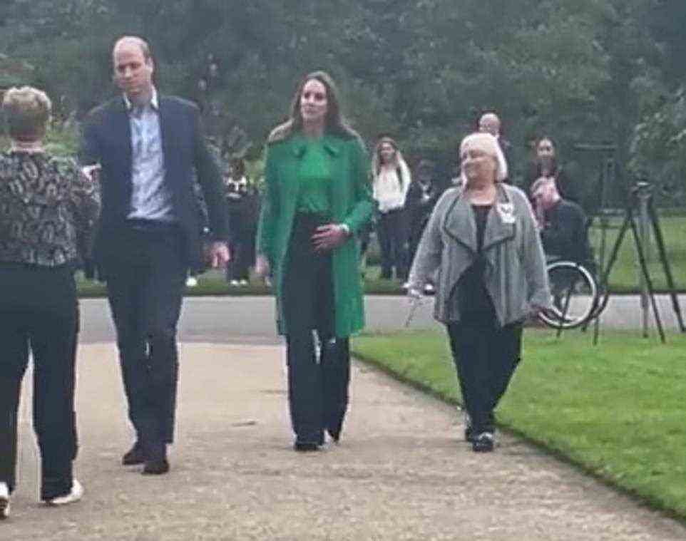 Kate Middleton sah elegant in Grün aus, als sie Prinz William in Kew Gardens zu einer Veranstaltung begleitete, die seine Umweltinitiative „Earthshot“ förderte