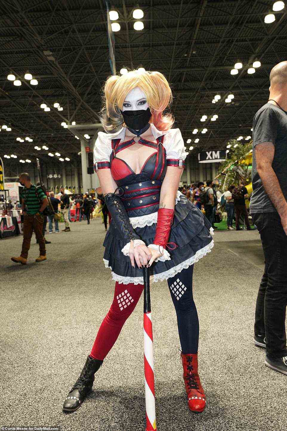 New Yorker haben vielleicht ein paar mehr kostümierte Charaktere als sonst bemerkt, als die New York Comic Con an diesem Wochenende nach Manhattan zurückkehrte, darunter diese Harley Quinn