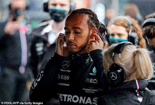 Lewis Hamilton hat bestritten, beim Großen Preis von Türkei mit seinem Mercedes-Team wütend zu sein