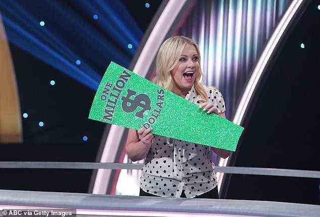 Unglaublich!  Melissa Joan Hart ist die erste Millionen-Dollar-Gewinnerin in der Geschichte des Celebrity Wheel of Fortune und nimmt in der Folge am Sonntagabend 1.039.800 US-Dollar für wohltätige Zwecke mit nach Hause