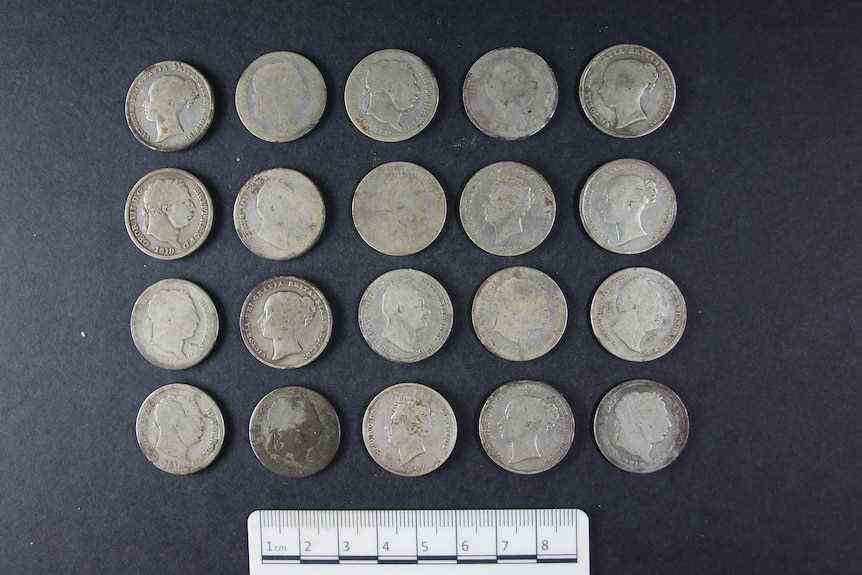 Die Münzen, die bei einer Ausgrabung in der historischen Stätte von Port Arthur gefunden wurden