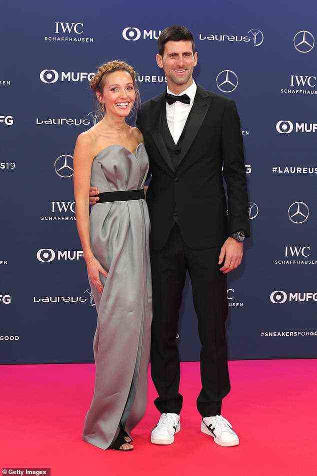 Novak Djokovic (im Bild mit seiner Frau Jelena Ristic im Jahr 2019) würde 2022 in Melbourne seinen rekordverdächtigen 21. Grand-Slam-Titel verfolgen