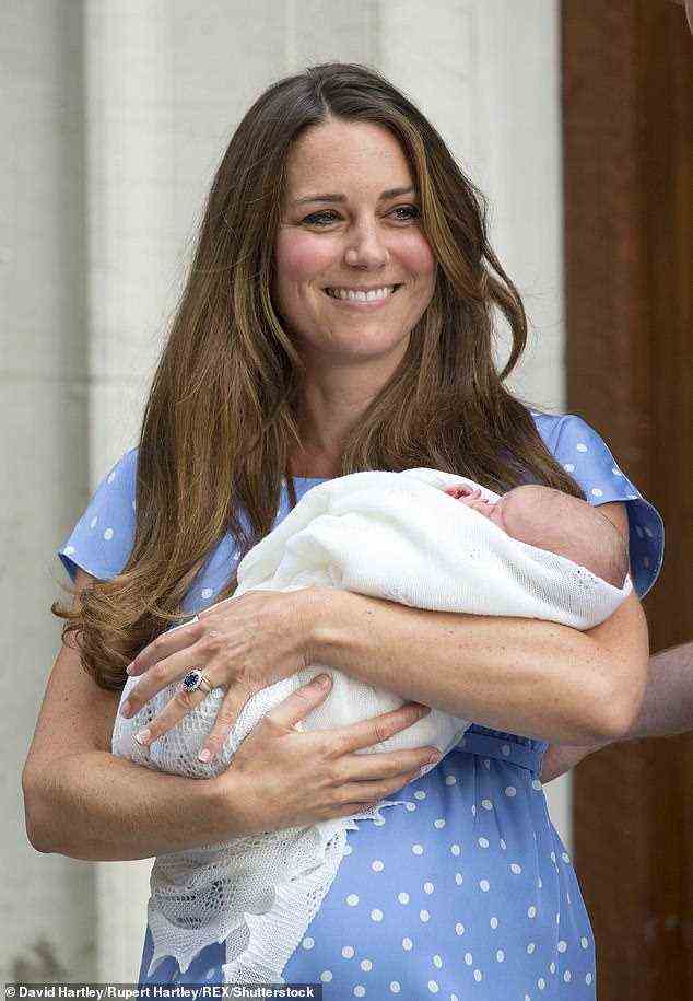 Die Herzogin von Cambridge litt an der Krankheit, als sie 2012 ihr erstes Kind Prinz George erwartete und wurde für drei Tage ins Krankenhaus eingeliefert.  Sie