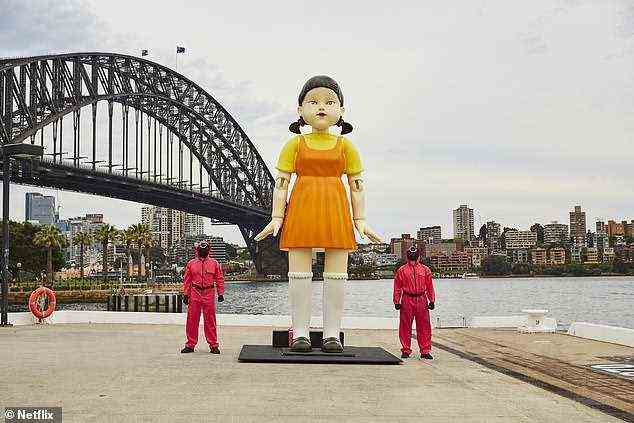 Mach dich bereit: Australische Fans der Netflix-Serie Squid Game haben jetzt die Chance, Red Light Green Light in echt zu spielen, nachdem das Spiel über Nacht im Hafen von Sydney eingerichtet wurde