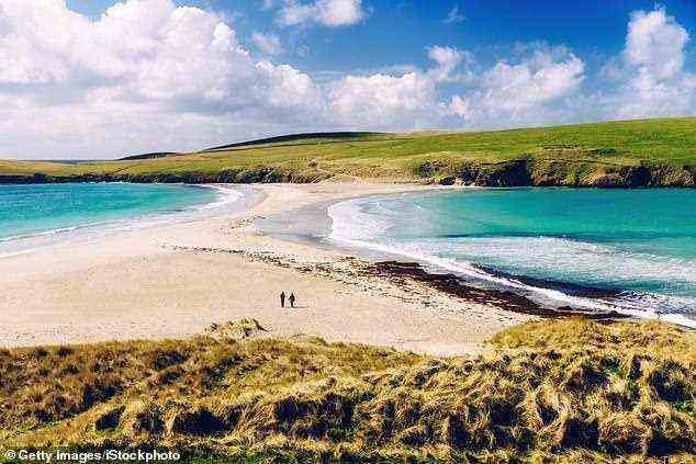 Strandschönheit: Besuchen Sie St. Ninian's Isle in den Shetlands (im Bild) statt Inselhüpfen im Mittelmeer