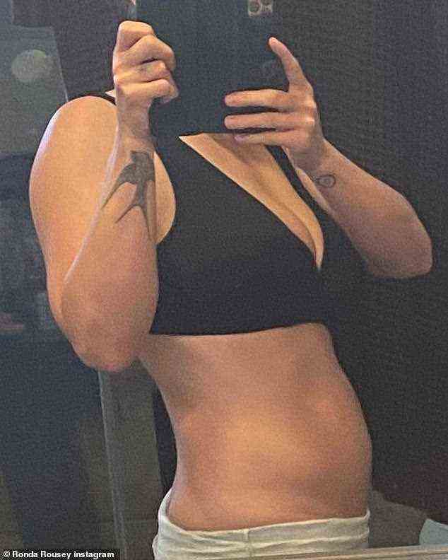 Änderungen: WWE-Kämpferin Ronda Rousey hat sich zehn Tage nach der Geburt ihres ersten Kindes über ihre körperliche Genesung geäußert, während sie Bilder ihres postpartalen Körpers teilte