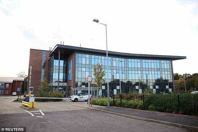 Die Immensa Health Clinic in Wolverhampton wurde suspendiert, nachdem eine Untersuchung ergab, dass PCR-Tests möglicherweise falsch verarbeitet wurden.  Das Labor (im Bild) hat vom Steuerzahler 120 Millionen Pfund für seine Dienstleistungen bezahlt
